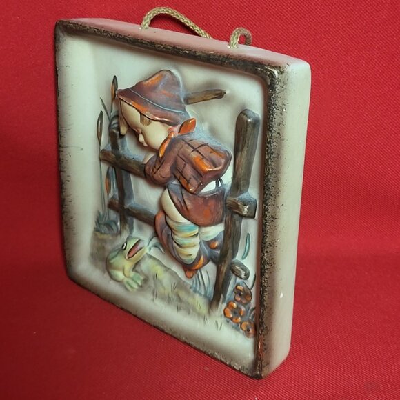 Vintage MJ Hummel Retreat to Safety Wall Plaque Hanging Decor - Picture 8 of 11